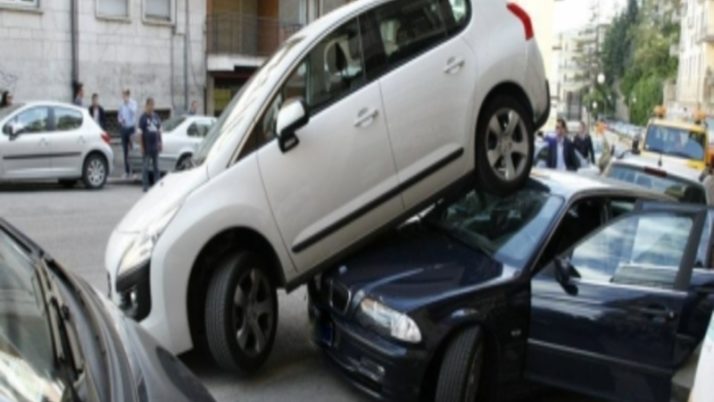 Incidente stradale retromarcia: Chi effettua una manovra in retromarcia è passibile di responsabilità