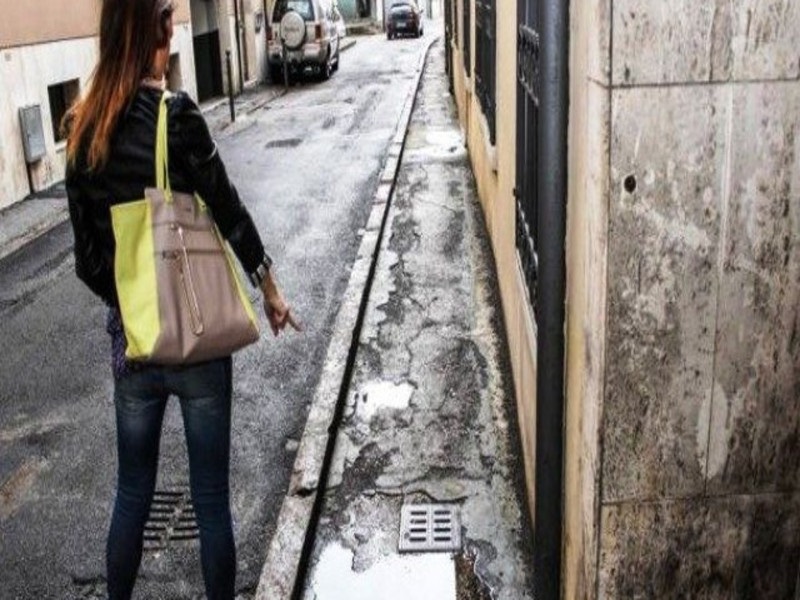 Caduta su grata marciapiede responsabilità