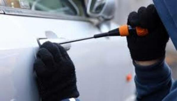 Furto d’auto parcheggio a pagamento
